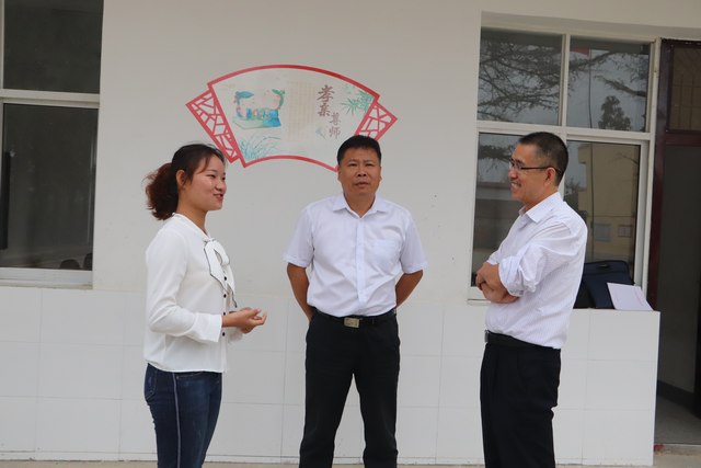 和实习生交流1.JPG 和实习生交流1.JPG