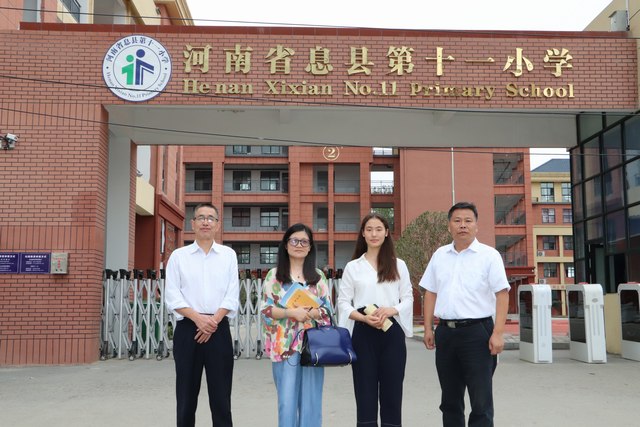 和实习生合影1.JPG 和实习生合影1.JPG