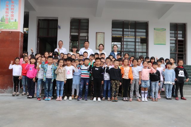 集体合影1.JPG 集体合影1.JPG